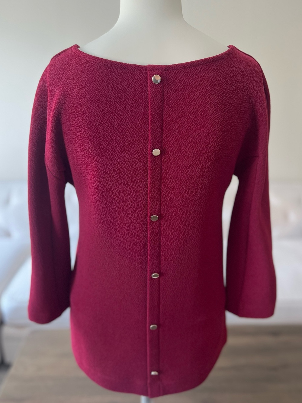 Ann Taylor Back Button Raspberry Red Crepe Top XS EUC